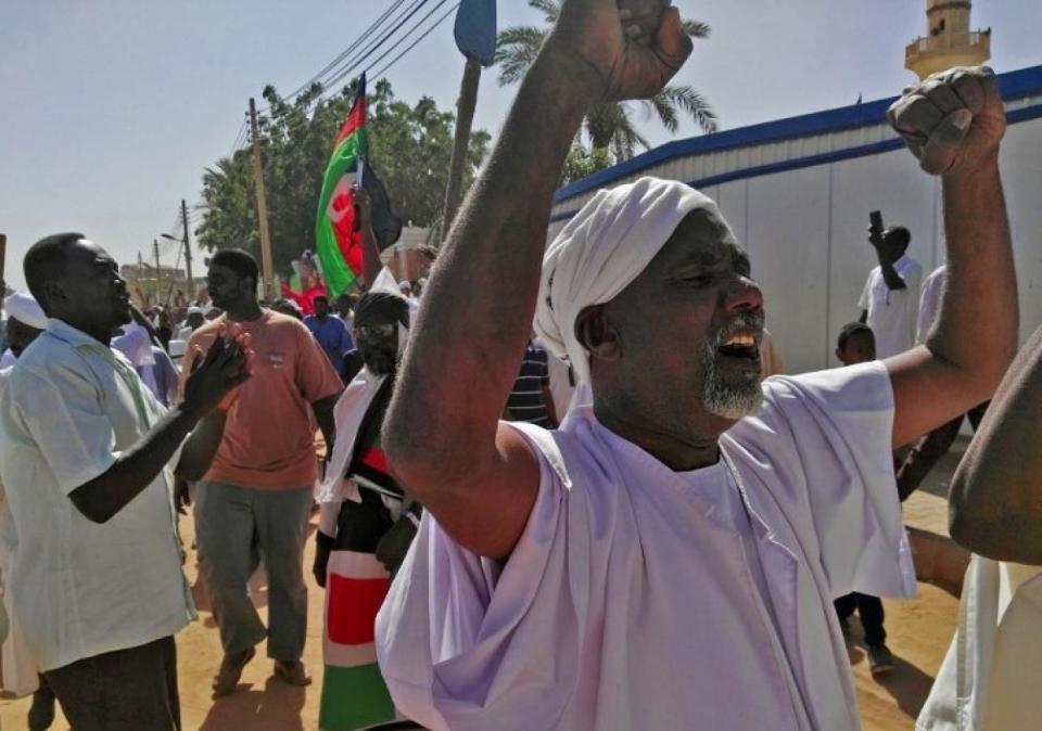 头条速递（欧洲杯决赛）苏丹对决中非共和国赛事直播粉丝-视角拆解