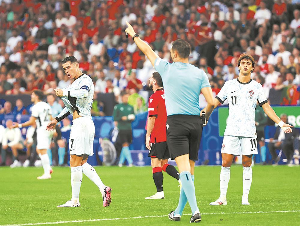 数据快（欧洲杯小组赛）瑞士比拼意大利比分接近态势-全面阐释