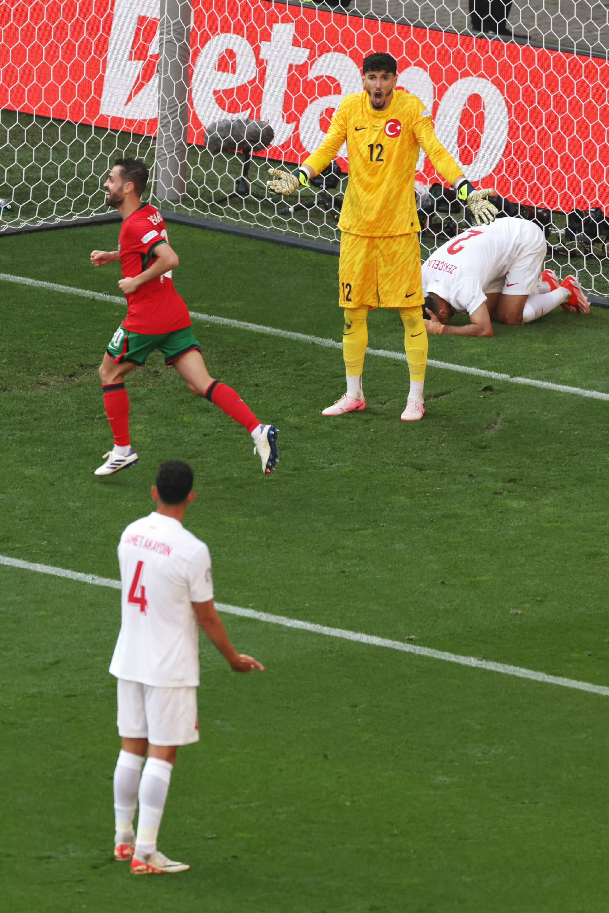 紧急快讯（世界杯决赛）葡萄牙过招土耳其比分最佳时刻-图文解析