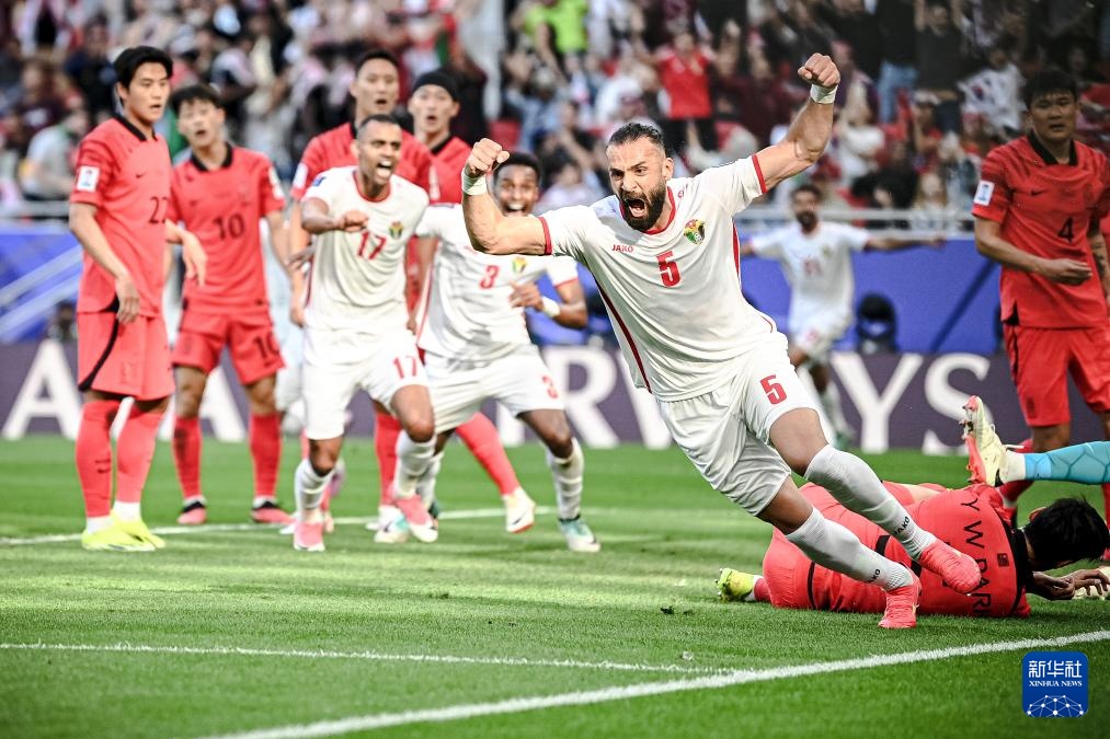 新闻摘要（亚洲杯小组赛）阿曼另外英国比分传奇时刻-业内点评